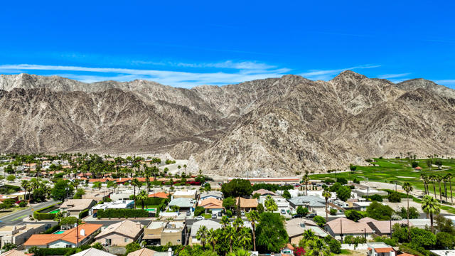 51191 Avenida Herrera, La Quinta CA: https://media.crmls.org/mediaz/fd5fa77e-774c-44a6-881c-2f5ac9e2daf8.jpg