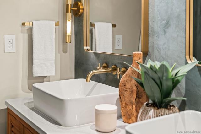 1566 Evergreen St, San Diego CA: https://media.crmls.org/mediaz/fd5fc0bc-1192-4192-ac13-1b88c819878c.jpg