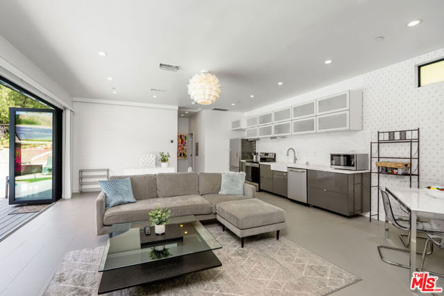 204 Bell Canyon Road, Bell Canyon CA: https://media.crmls.org/mediaz/fd5fd5b9-f38e-4a9c-bf8a-91215069f860.jpg