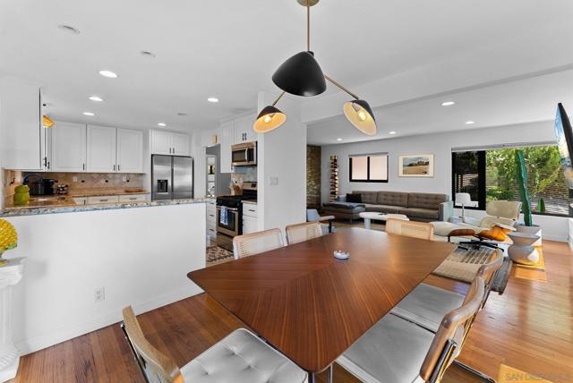 9586 Alto Dr, La Mesa CA: https://media.crmls.org/mediaz/fd601c82-723c-45c4-bbf6-db4e3cc1e2db.jpg