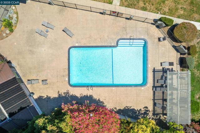 825 Oak Grove Rd, Concord CA: https://media.crmls.org/mediaz/fd608cb2-ff01-4293-afd3-a0aaaa70dad6.jpg