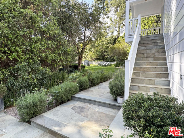 2121 Trently Lane,  CA: https://media.crmls.org/mediaz/fd60a0fe-26ed-448d-8fc9-107d45476cd0.jpg