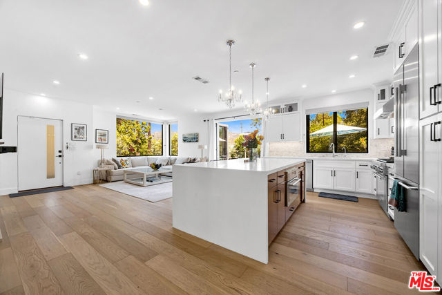 4841 Minden Place, Los Angeles CA: https://media.crmls.org/mediaz/fd60c154-44cf-43a6-9a95-f77cdd86b57a.jpg
