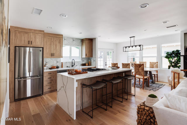 14322 W Collins Street, Sherman Oaks CA: https://media.crmls.org/mediaz/fd60fb10-b05a-4be7-b57c-3fc065e45f70.jpg