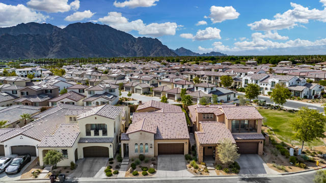 80450 Platinum Way, La Quinta CA: https://media.crmls.org/mediaz/fd61b029-5ec3-47ff-85b0-956d40bf30b0.jpg