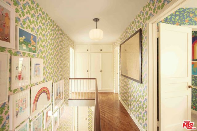 881 Cumberland Road, Glendale CA: https://media.crmls.org/mediaz/fd6209d0-f256-4463-87ce-1957de757514.jpg