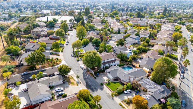 2561 Middlefield Ave, Fremont CA: https://media.crmls.org/mediaz/fd620c82-634d-4845-8888-65020cf913ec.jpg