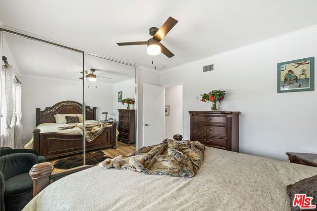 5905 S Chariton Avenue, Los Angeles CA: https://media.crmls.org/mediaz/fd622960-4423-4408-8a97-f4f9c8dc3ab3.jpg