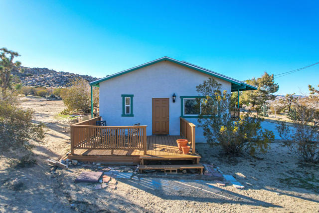 59800 Onaga Trail, Joshua Tree CA: https://media.crmls.org/mediaz/fd627b8c-ace1-42dd-ac5d-487f458238b7.jpg