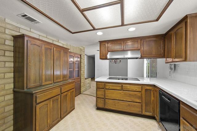 3718 Barbic Ct, Spring Valley CA: https://media.crmls.org/mediaz/fd630e7c-8824-4c03-9337-a217b5ac81f3.jpg