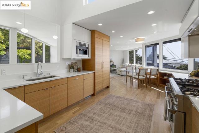 8715 Don Carol Drive, El Cerrito CA: https://media.crmls.org/mediaz/fd642337-1938-4e34-96dc-dfcb05717856.jpg