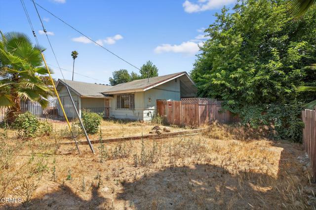 110 E Oak View Avenue, Ojai CA: https://media.crmls.org/mediaz/fd64acf1-6203-427f-8565-2f9e2429bdf7.jpg