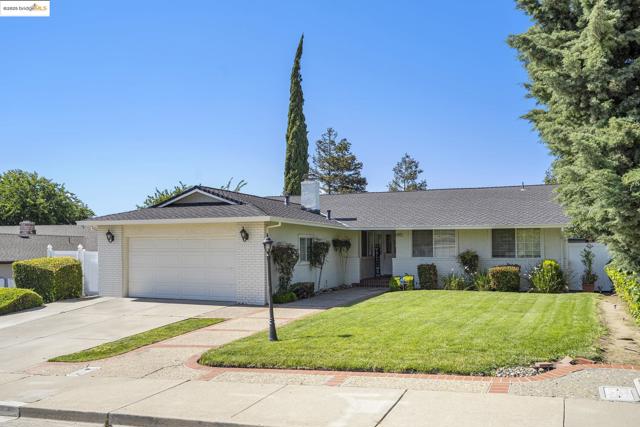 3031 Barmouth Dr, Antioch CA: https://media.crmls.org/mediaz/fd64c10f-cdb4-41dc-9172-ea5103d28cf4.jpg