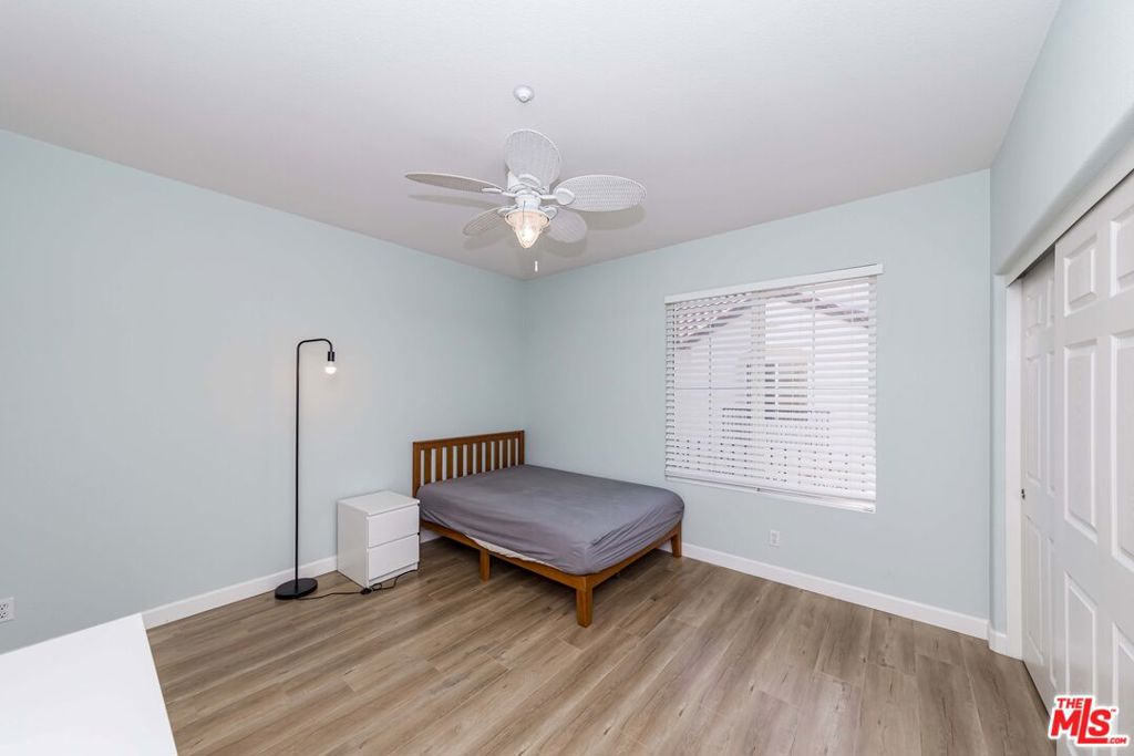 https://media.crmls.org/mediaz/fd64cbf7-dc90-4591-b83d-9667f69e51d1.jpg?preset=X-Large