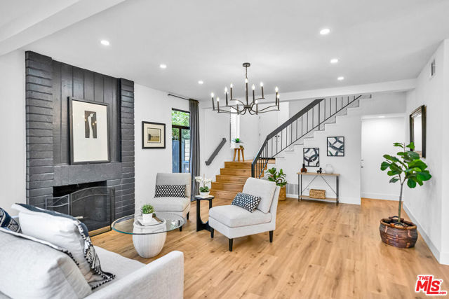 1059 Hillview Circle, Simi Valley CA: https://media.crmls.org/mediaz/fd650c2d-0875-4135-9ada-14091ed4bae8.jpg