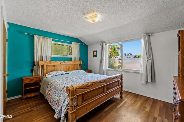 6449 Quakertown Avenue, Woodland Hills CA: https://media.crmls.org/mediaz/fd6531d0-8631-46ca-9eee-fcff4f5edc2d.jpg