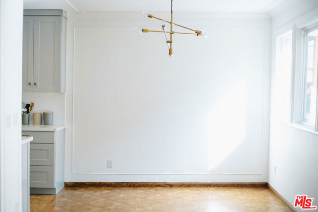 1242 S Barrington Avenue, Los Angeles CA: https://media.crmls.org/mediaz/fd656d48-66d9-405c-b472-b0f667fde035.jpg