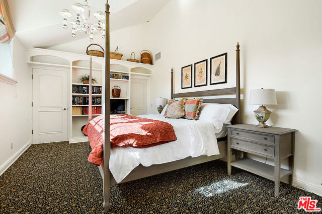 130 S LAYTON Drive, Los Angeles CA: https://media.crmls.org/mediaz/fd6626f2-34ef-4269-8a2b-ae47267e4689.jpg