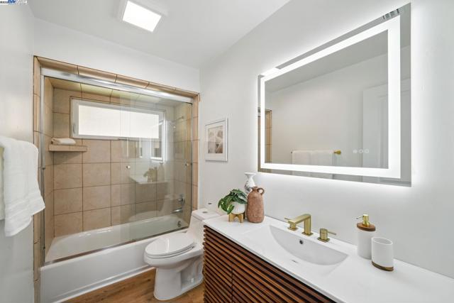 35 San Joaquin Pl, Novato CA: https://media.crmls.org/mediaz/fd67248e-e03e-48af-82ad-ed38691dcf24.jpg