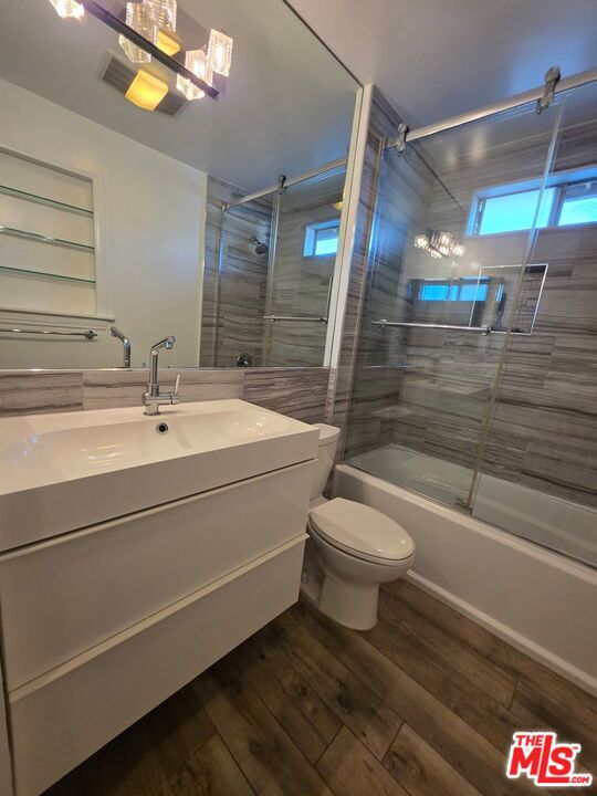 1029 Pleasantview Avenue, Venice CA: https://media.crmls.org/mediaz/fd677d81-b11d-4039-b392-edaab39a7bea.jpg