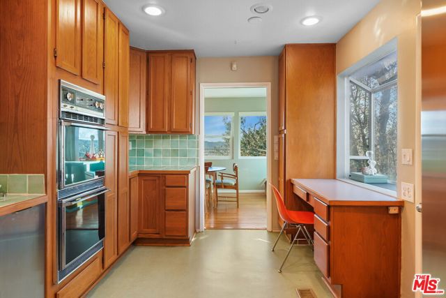 1313 Corona Drive, Glendale CA: https://media.crmls.org/mediaz/fd67c441-518b-4416-a6b1-cf41e5ed64e4.jpg