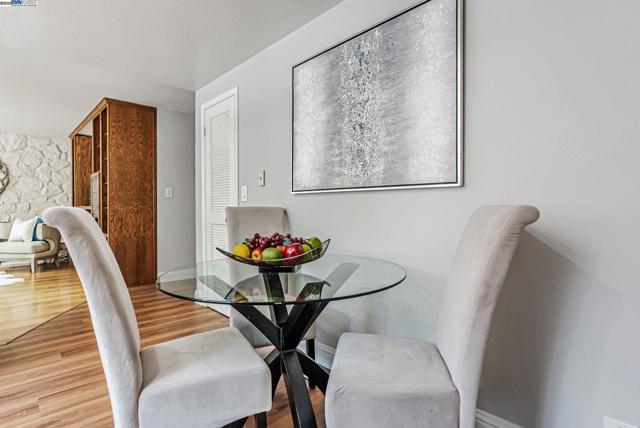 39622 Benavente Ave, Fremont CA: https://media.crmls.org/mediaz/fd682bc5-99f0-4294-9e47-a00bea317e22.jpg
