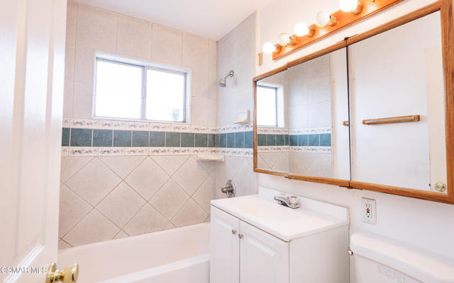 2137 Cutler Street, Simi Valley CA: https://media.crmls.org/mediaz/fd689b44-da92-4fe2-bba7-f89fee1abda9.jpg