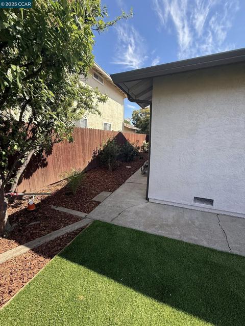 797 Orinda Ct, Fairfield CA: https://media.crmls.org/mediaz/fd68be4b-8800-483e-91d8-10bc7d37796b.jpg