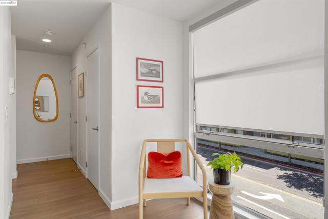 1364 Powell St, Emeryville CA: https://media.crmls.org/mediaz/fd68c454-bb22-4e8e-8a19-a6a3f4b2e185.jpg