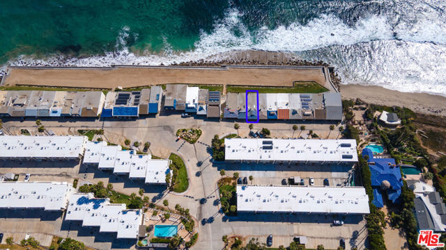 11856 Beach Club Way, Malibu CA: https://media.crmls.org/mediaz/fd6901ac-f734-4664-8401-96152f82378b.jpg