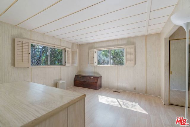 23777 Mulholland Highway, Calabasas CA: https://media.crmls.org/mediaz/fd690611-99fb-43db-9cde-054c20db496a.jpg