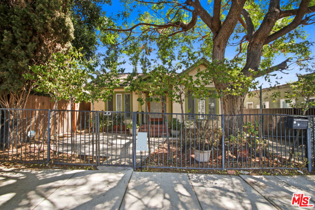 1246 N Genesee Avenue, West Hollywood CA: https://media.crmls.org/mediaz/fd6931c0-7c8d-4dd1-ab18-4d6e7b40eb5d.jpg