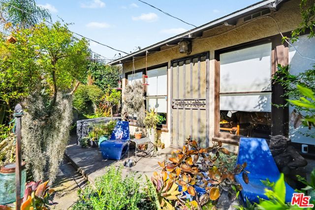 1314 Palms Boulevard, Venice CA: https://media.crmls.org/mediaz/fd6ba1de-e365-41ef-ae50-eff985a712e8.jpg