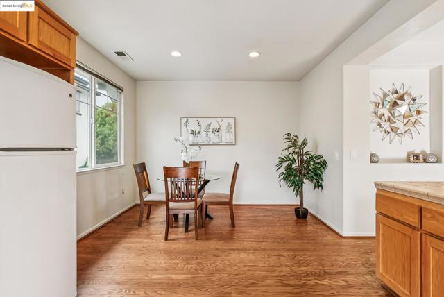 1861 Parkside Dr, Concord CA: https://media.crmls.org/mediaz/fd6c6b09-9f54-49b7-8076-cc309b97037d.jpg