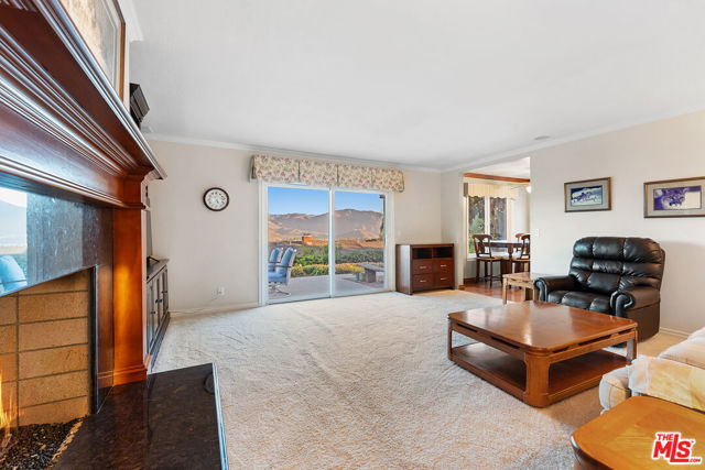 2212 Stacy Lane, Camarillo CA: https://media.crmls.org/mediaz/fd6cad45-9cdb-49e1-b13f-03997858f50b.jpg