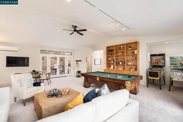 231 Orchard Rd, Orinda CA: https://media.crmls.org/mediaz/fd6cec9a-aefd-4cc4-b618-421012e81da2.jpg