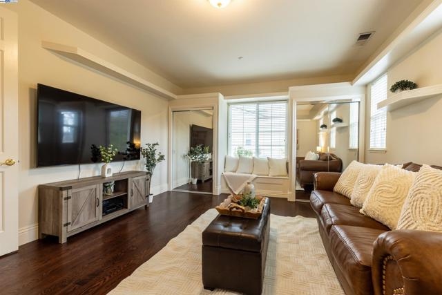2522 Wood Hollow Dr, Livermore CA: https://media.crmls.org/mediaz/fd6d345b-aefb-4bae-b3d5-7f224b22bb3b.jpg