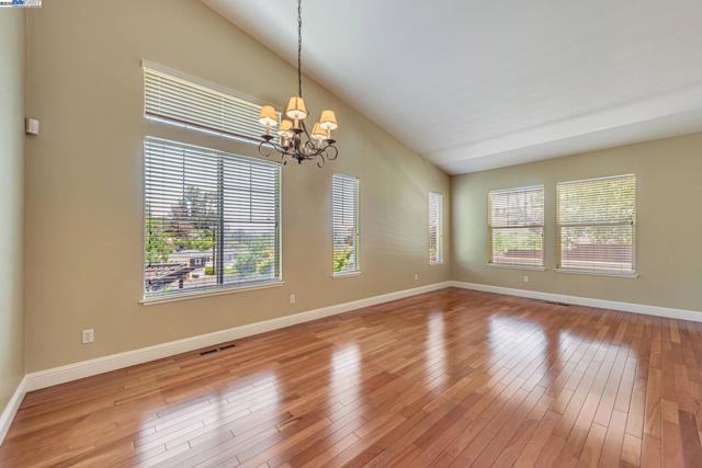 2578 Ridge Crest Ct., Castro Valley CA: https://media.crmls.org/mediaz/fd6d7b0b-d56c-43b2-88ba-67dd25b65836.jpg