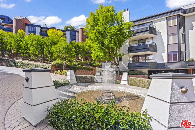 4752 Park Encino Lane, Encino CA: https://media.crmls.org/mediaz/fd6dcadd-5683-4c10-b6e8-9468a2b90b40.jpg