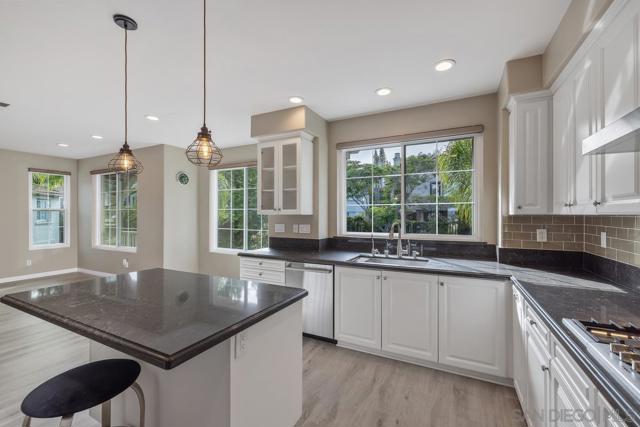 6013 Oakgate Row, La Jolla CA: https://media.crmls.org/mediaz/fd6df6ed-16e2-4749-950b-5419a649db68.jpg