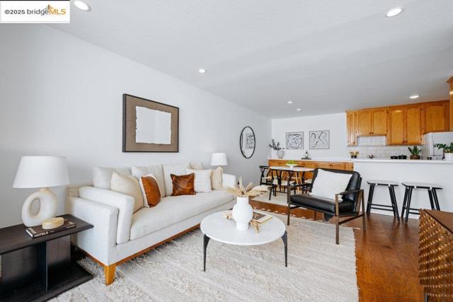 250 Whitmore St, Oakland CA: https://media.crmls.org/mediaz/fd6e0e4d-5a0e-45ed-bf32-29a60763e639.jpg