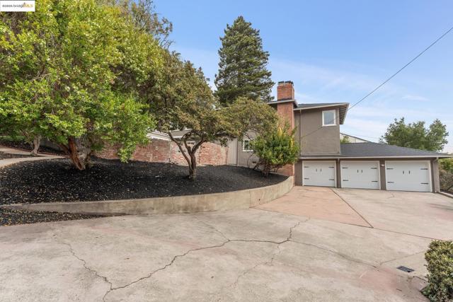 1057 Arlington Blvd, El Cerrito CA: https://media.crmls.org/mediaz/fd6edd91-6cce-4033-b739-bdaba79c8e23.jpg