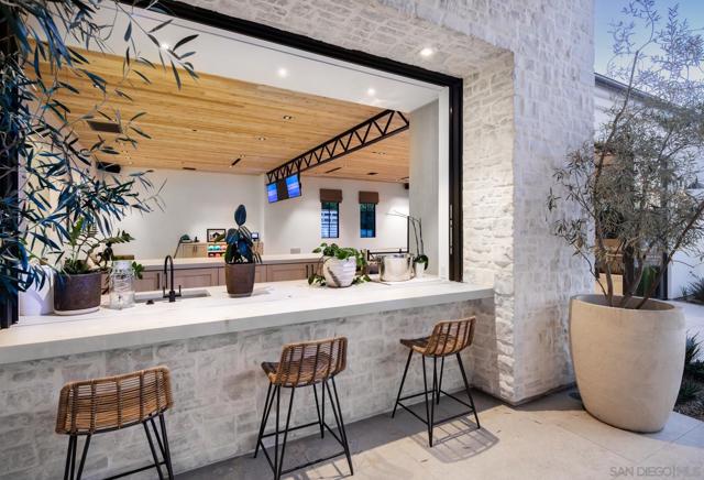 14783 Roxbury Terr., Rancho Santa Fe CA: https://media.crmls.org/mediaz/fd6f247c-9aa4-42cf-b59a-4656e91808a9.jpg