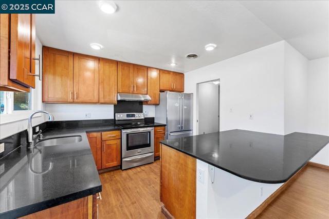 1566 Mann Dr, Pinole CA: https://media.crmls.org/mediaz/fd6f9f66-008f-4fc2-8237-2f19c7dfd046.jpg