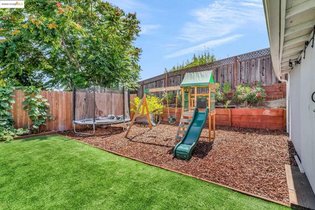 2350 W Shell Ave, Martinez CA: https://media.crmls.org/mediaz/fd6fc562-fc47-4a17-a34c-eb7522da9b57.jpg
