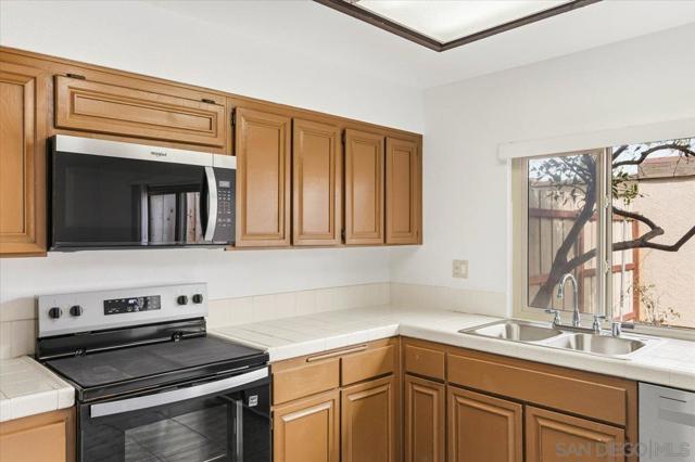 1444 Eagle Peak Ct., Chula Vista CA: https://media.crmls.org/mediaz/fd70c2dd-a4ea-46d7-a4b6-0c09c314ba48.jpg