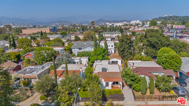 4031 Edenhurst Avenue, Los Angeles CA: https://media.crmls.org/mediaz/fd70e345-329f-433c-b3f2-e38953b37f5d.jpg