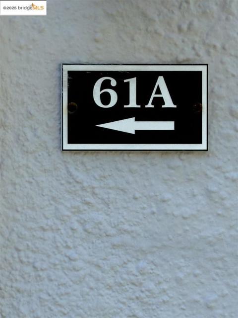 61 Wildwood Ave, Piedmont CA: https://media.crmls.org/mediaz/fd71700a-6a77-4b99-9037-f3d1f527baa9.jpg