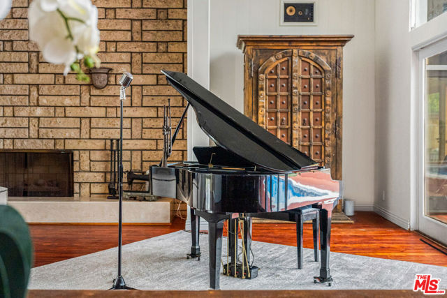 2838 Medill Place, Los Angeles CA: https://media.crmls.org/mediaz/fd71d4f6-48fd-45f5-9284-8cdab733a87d.jpg