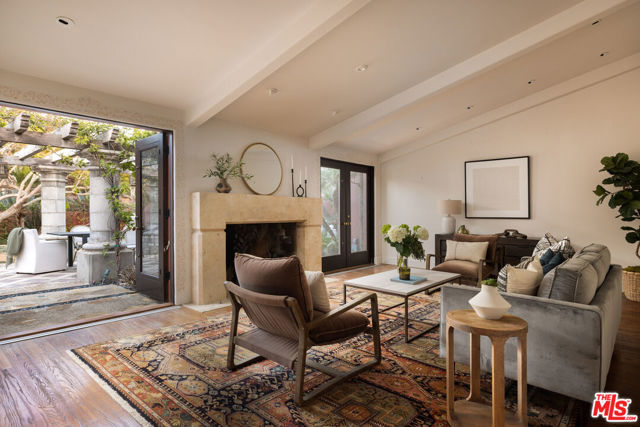93 Laurel Drive, Rancho Palos Verdes CA: https://media.crmls.org/mediaz/fd71e15a-f411-4a1a-8c50-b704660dbed5.jpg